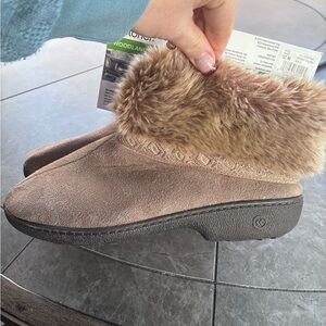 NWT isotoner Women's Tan Faux Fur Slippers